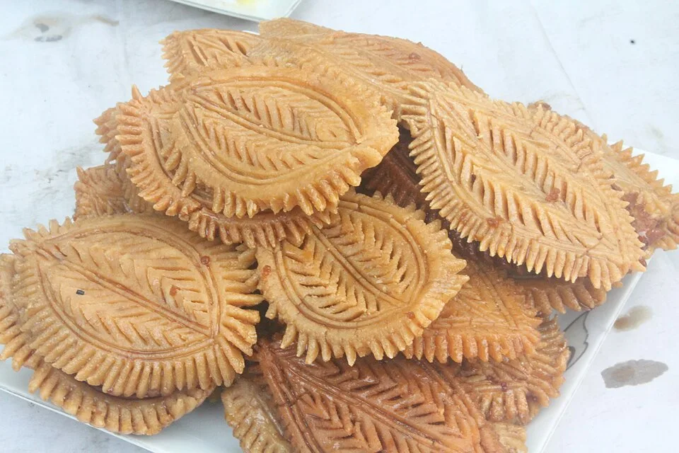 Nakshi Pitha (10 pcs)